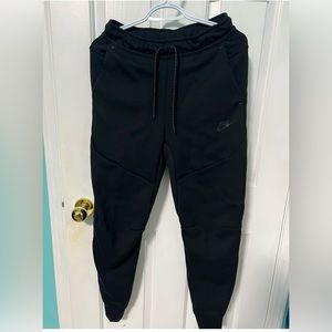 BNWOT Nike Sportswear Tech Fleece-Men’s Jogger